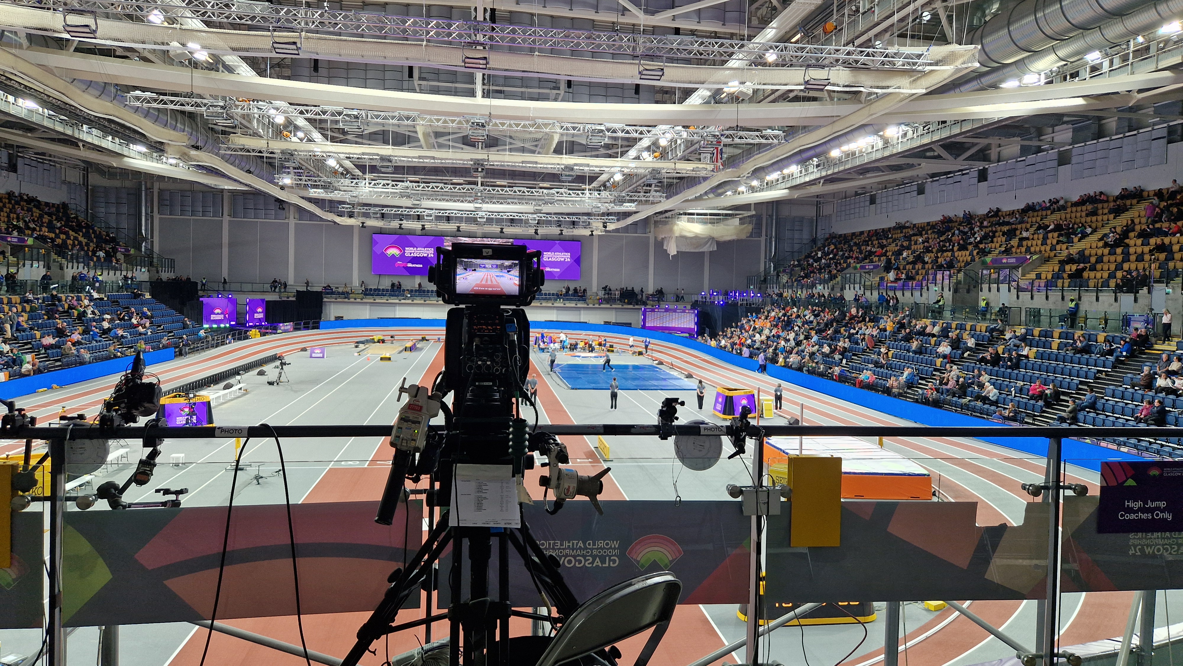 Broadcast setup and track overview